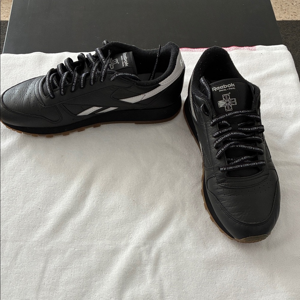 Reebok Men's Black and White Sneakers
